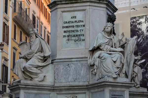 Rome - Biblical Statues at Base of Colonna dell'Imacolata — Stock Photo, Image