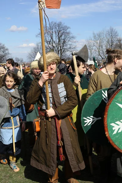 Participants non identifiés de Rekawka - tradition polonaise, célébrée à Cracovie le mardi après Pâques. A actuellement le caractère de la reconstruction historique du festival — Photo