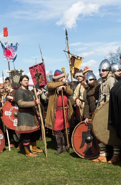 Participantes no identificados de Rekawka - tradición polaca, celebrada en Cracovia el martes después de Pascua. Actualmente tiene el carácter de festival reconstrucción histórica —  Fotos de Stock