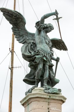 Roma - Michael baş melek Castel Sant'Angelo üstünde duran, bronz heykeli
