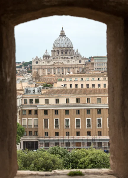 Watykan i Bazylikę Świętego Piotra od Zamku Świętego Anioła. Roma, Włochy — Zdjęcie stockowe