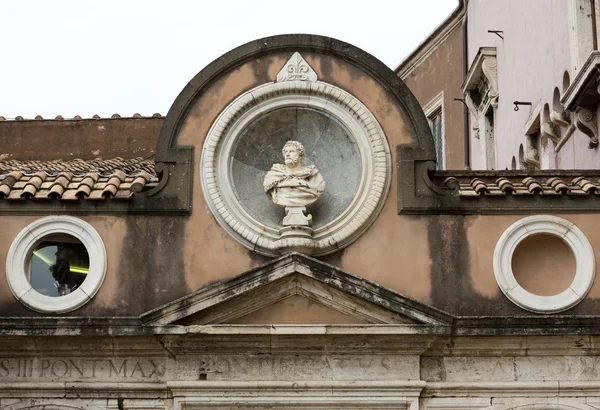 El detalle arquitectónico del Honorable Patio del Castillo de Ángel en Roma — Foto de Stock