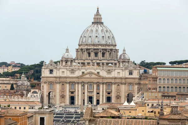 Watykan i Bazylikę Świętego Piotra od Zamku Świętego Anioła. Roma, Ital — Zdjęcie stockowe