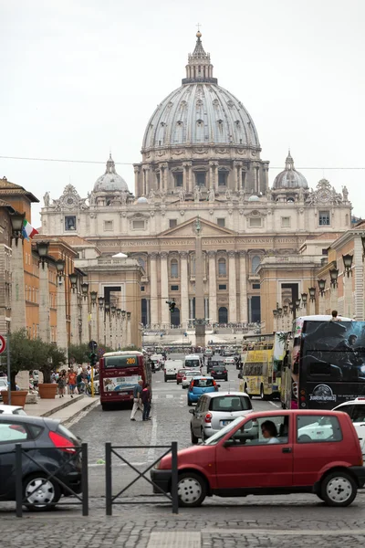 Blick auf die Basilika San Pieter und die Via della Conciliazione, Rom, Italien — Stockfoto
