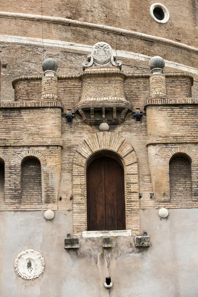 Roma - Vista de Castel Sant 'Angelo, Castillo del Santo Ángel construido por Adriano en Roma, a lo largo del río Tíber —  Fotos de Stock