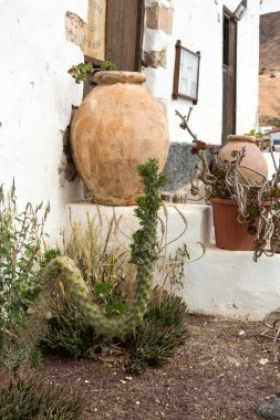 Kil kase Betancuria Fuerteventura üzerinde evde, merdivenlerde. Kanarya Adaları, İspanya