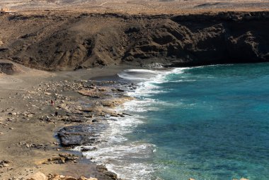 Rock coast Fuerteventura Güney Batı kısmında La Pared Köyü yakınında. Kanarya Adaları, İspanya