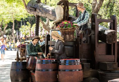 Şarap üretimi sırasında Funchal Madera, Portekiz şarap Festivali ile ilgili sahneler