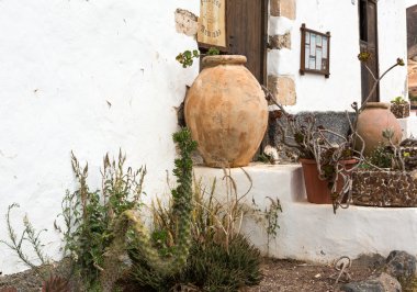 Kil kase Betancuria Fuerteventura üzerinde evde, merdivenlerde. Kanarya Adaları, İspanya