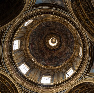 Agone Sant'Agnese Kilisesi Roma'nın en çok ziyaret edilen kiliseler ünlü Piazza Navona'onun merkezi konumu nedeniyle biridir