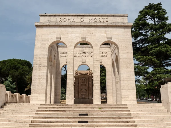 El Mausoleo Ossario Garibaldino en el Cerro del Janículo en Roma, dedicado a los caídos por Roma entre 1849 (II República Romana) y 1870 — Foto de Stock