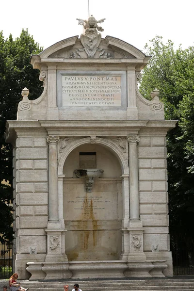 Fountan di Ponte Sisto na Praça Trilussa. Roma, Itália — Fotografia de Stock