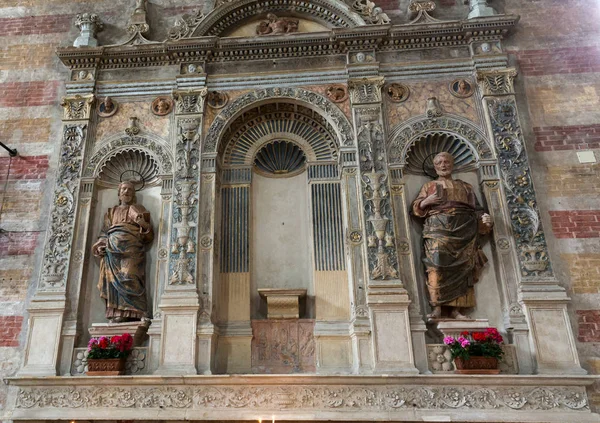 The tomb of Jacopo da Carrara by venetian sculptor Andriolo de Santi (14. cent.) in the church of The Eremitani . Padua, Italy — Stock Photo, Image