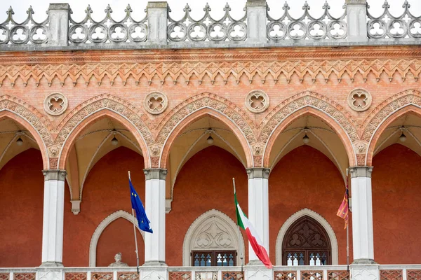 Lodge Amulea in the Great piazza of Prato della Valle also known as Ca 'Duodo Palazzo Zacco in Padua, Italy — стоковое фото