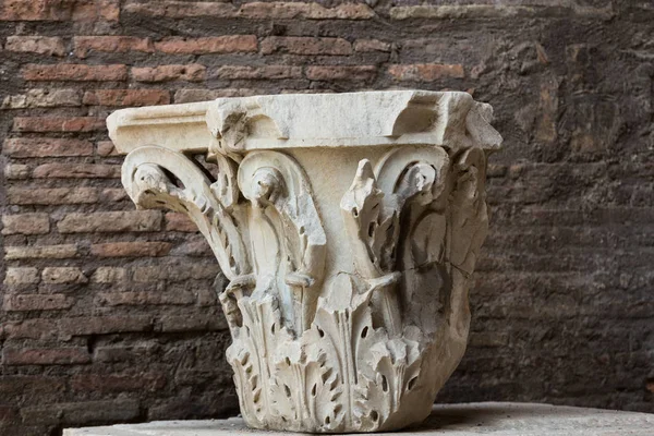 Ancient Roman column in the ruins of the Baths of Diocletian in Rome, Italy — Stock Photo, Image