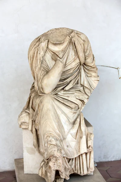 De oude standbeeld in de baden van Diocletianus (Thermae Diocletiani) in Rome. Italië — Stockfoto