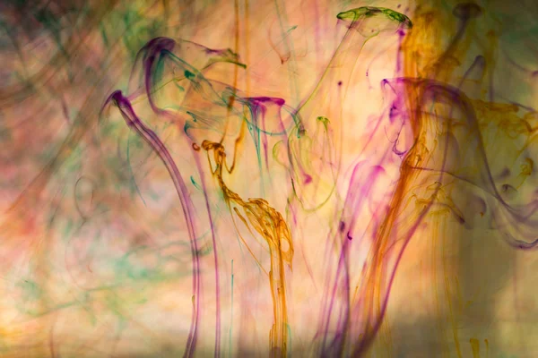Акриловые цвета и чернила в воде. Абстрактный фон . — стоковое фото