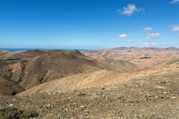 Wunderschöne vulkanische Berge auf Fuerteventura. — Stockfoto