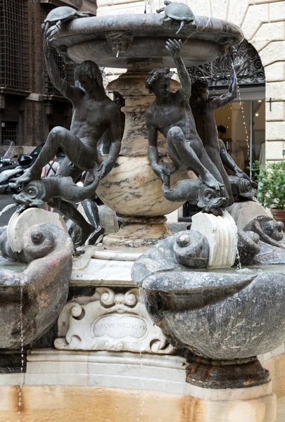 Fontana delle Tartarughe, (Turtle Çeşme) Piazza Mattei. Roma, İtalya — Stok fotoğraf
