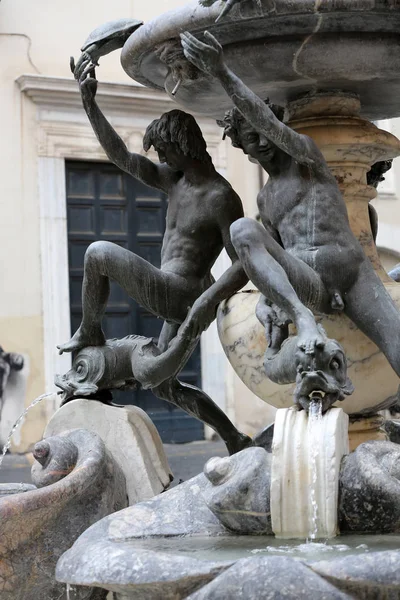 Fontana delle Tartarughe, (Turtle Çeşme) Piazza Mattei. Roma, İtalya — Stok fotoğraf