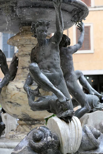 Fontana delle Tartarughe, (Turtle Çeşme) Piazza Mattei. Roma, İtalya — Stok fotoğraf