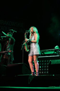 Candy Dulfer buz Krakov, Polonya sahnede canlı