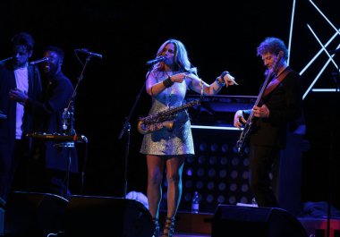 Candy Dulfer buz Krakov, Polonya sahnede canlı