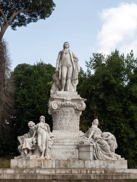 Goethe staty vid Villa Borghese i Rom, Italien — Stockfoto