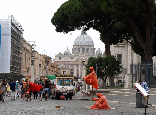 Vista de la Basílica de San Pedro y la calle Via della Conciliazione, Roma, Italia — Foto de Stock