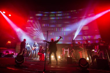 2 Symphonica yapılan Polonya kültü, underground, rock, metal - ve müzisyenler ve solistler Varşova Futura sahne sinema Cracow Kiev'de üzerinde gerçekleştirdiği yıl 80-bu serseri Lehçe grupları müzik