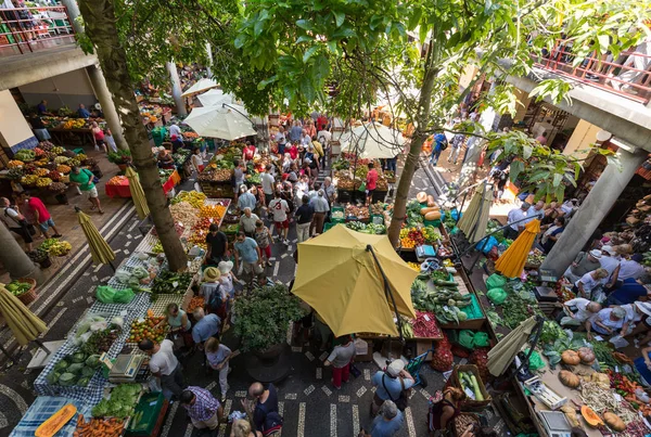 Fresh exotic fruits in Mercado Dos Lavradores. Funchal, Madeira, Portugal — Stock Photo, Image