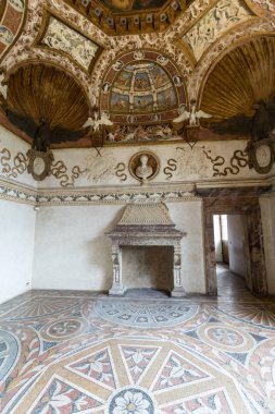 Palazzo Te Mantua önemli bir turistik olduğunu. Saray, inşa mannerist mimari tarzı 1524-1534 Federico II Gonzaga, Marquess Mantua için tavan fresk en dikkat çekici özelliği ise. 