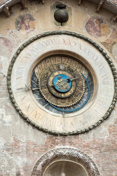 El Palazzo della Ragione con la Torre dell 'Orologio (Torre del Reloj). Mantua, Italia —  Fotos de Stock