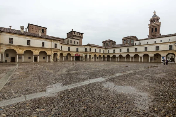 Palazzo Ducale sur la Piazza Castello à Mantoue - Italie — Photo