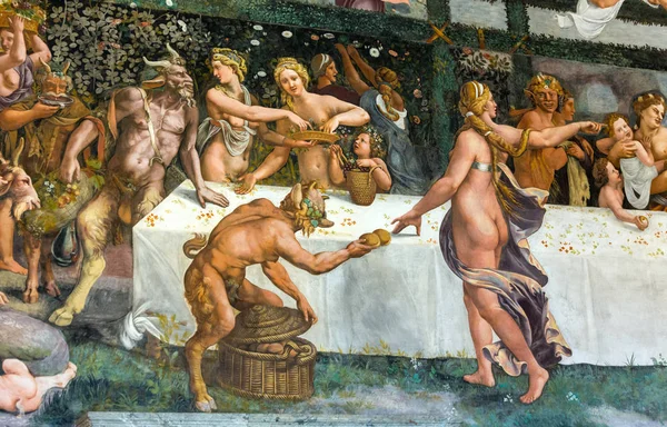曼图亚宫 Te 天花板壁画。故宫始建 1524年 1534 矫饰主义建筑风格为曼图亚侯爵 Ii，贡扎加费德里科。意大利 — 图库照片