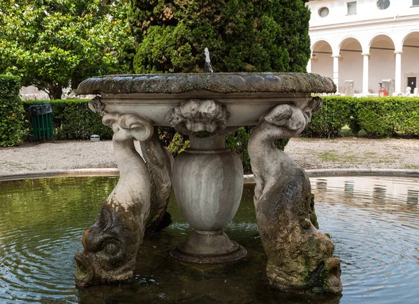 Fontaine dans les bains de Dioclétien (Thermae Dioclétien) à Rome. Italie — Photo