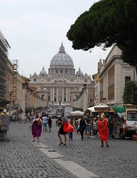 Blick auf die Basilika San Pieter und die Via della Conciliazione, Rom, Italien — Stockfoto