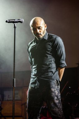 2 Symphonica yapılan Polonya kültü, underground, rock, metal - ve müzisyenler ve solistler Varşova Futura sahne sinema Cracow Kiev'de üzerinde gerçekleştirdiği yıl 80-bu serseri Lehçe grupları müzik.