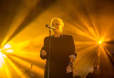 2 Symphonica yapılan Polonya kültü, underground, rock, metal - ve müzisyenler ve solistler Varşova Futura sahne sinema Cracow Kiev'de üzerinde gerçekleştirdiği yıl 80-bu serseri Lehçe grupları müzik.