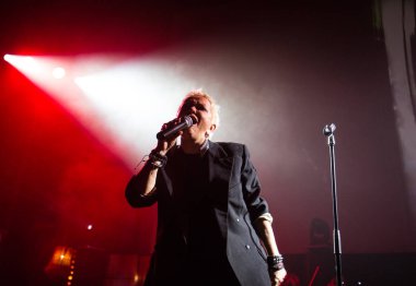 2 Symphonica yapılan Polonya kültü, underground, rock, metal - ve müzisyenler ve solistler Varşova Futura sahne sinema Cracow Kiev'de üzerinde gerçekleştirdiği yıl 80-bu serseri Lehçe grupları müzik.