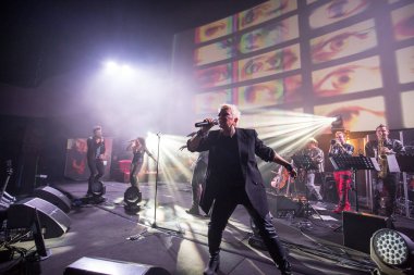 2 Symphonica yapılan Polonya kültü, underground, rock, metal - ve müzisyenler ve solistler Varşova Futura sahne sinema Cracow Kiev'de üzerinde gerçekleştirdiği yıl 80-bu serseri Lehçe grupları müzik.