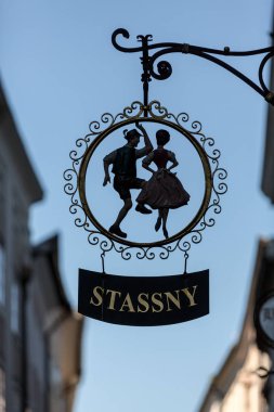 Getreidegasse Salzburg bir dükkan asılı Ferforje guild işareti