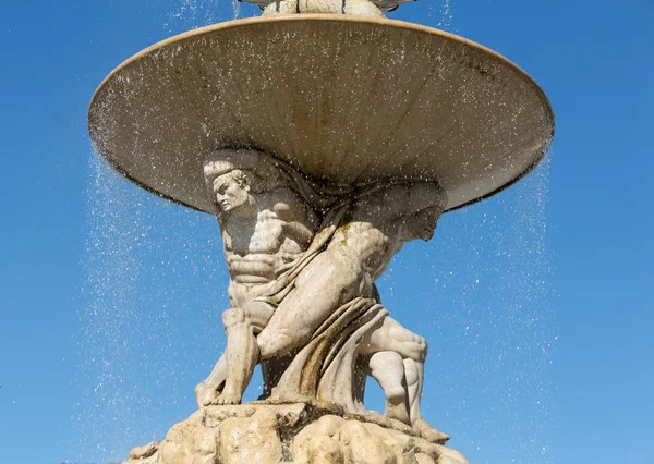 Barock Residence fontän på Residentplatz i Salzburg. Österrike — Stockfoto