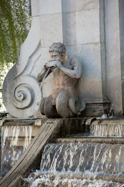 Uitzicht op de oude paard goed op het Kapitelplatz plein in Salzburg, Oostenrijk. — Stockfoto