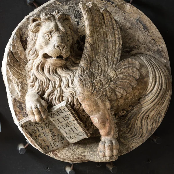 Benátského lva v občanské muzeu poustevníků. Padova, Itálie — Stock fotografie