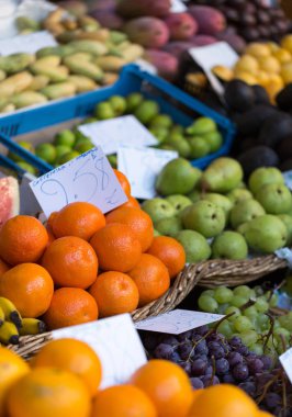 Egzotik meyve Mercado Dos Lavradores içinde. Funchal, Madeira