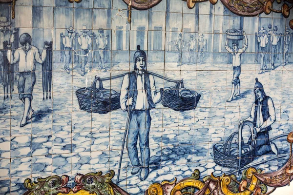 Traditional ceramic tiles in  Funchal on Madeira depicting local life. — Stock Photo, Image