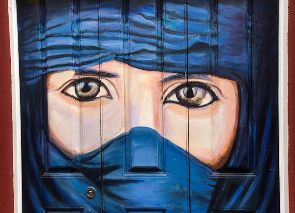Η τέχνη της ανοιχτής πόρτας στον δρόμο της Σάντα Μαρία. Ένα έργο που στοχεύει στην «ανοικτή» την πόλη σε καλλιτεχνικές και πολιτιστικές εκδηλώσεις. — Φωτογραφία Αρχείου