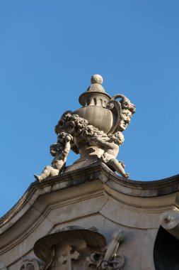  Eski at de Salzburg, Avusturya Kapitelplatz Meydanı'nda görünümünü.
