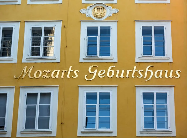 Local de nascimento de Wolfgang Amadeus Mozart em Salzburgo, Áustria — Fotografia de Stock